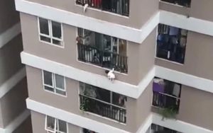Em bé rơi từ tầng 12 chung cư Hà Nội